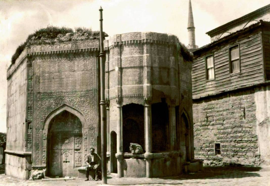 Binlerce İstanbullu her gün önünden geçiyor! İşte Saliha Sultan Çeşmesi’nin ilginç hikayesi - Resim: 10